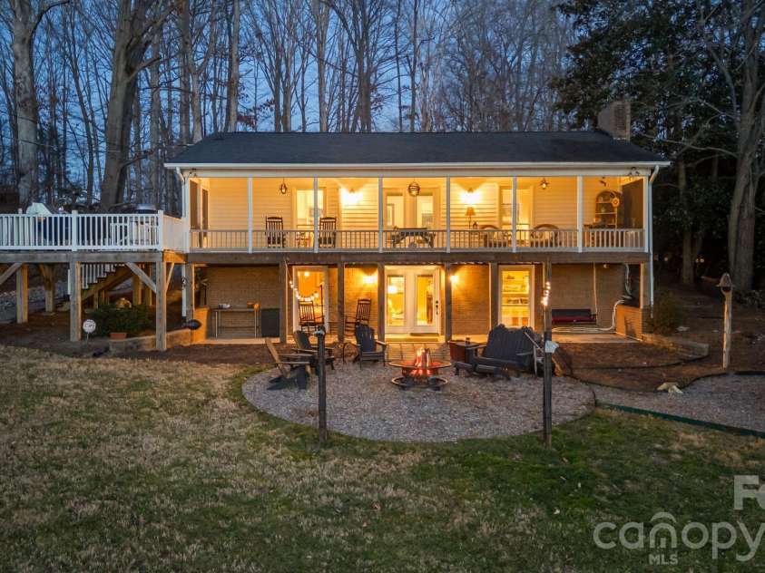 122 Lily Pad Loop, Troutman, NC 28166.  MLS# CAR4332898, YatesRealty ID 25295. 