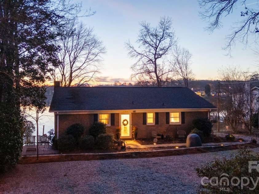 122 Lily Pad Loop, Troutman, NC 28166.  MLS# CAR4332898, YatesRealty ID 25295. 