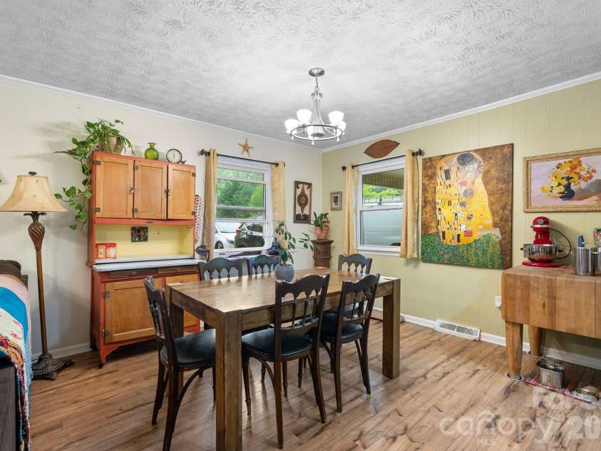 105 7th Street, Black Mountain, NC 28711.  MLS# CAR4379359, YatesRealty ID 25296. 