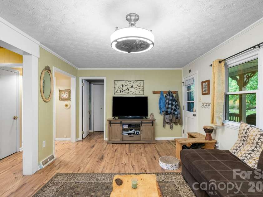 105 7th Street, Black Mountain, NC 28711.  MLS# CAR4379359, YatesRealty ID 25296. 