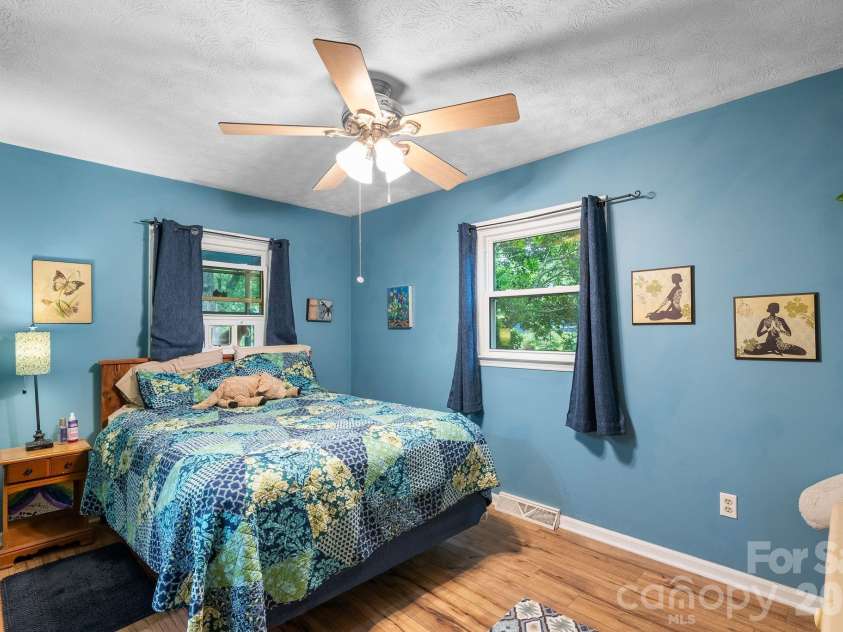 105 7th Street, Black Mountain, NC 28711.  MLS# CAR4379359, YatesRealty ID 25296. 