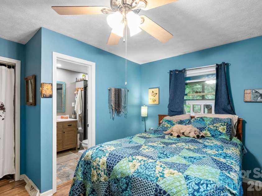 105 7th Street, Black Mountain, NC 28711.  MLS# CAR4379359, YatesRealty ID 25296. 