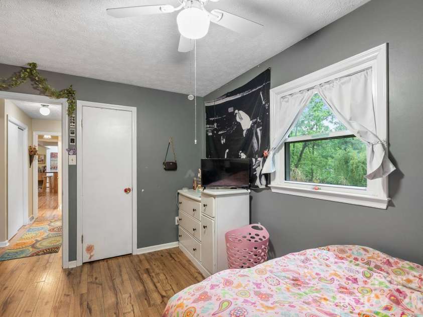 105 7th Street, Black Mountain, NC 28711.  MLS# CAR4379359, YatesRealty ID 25296. 