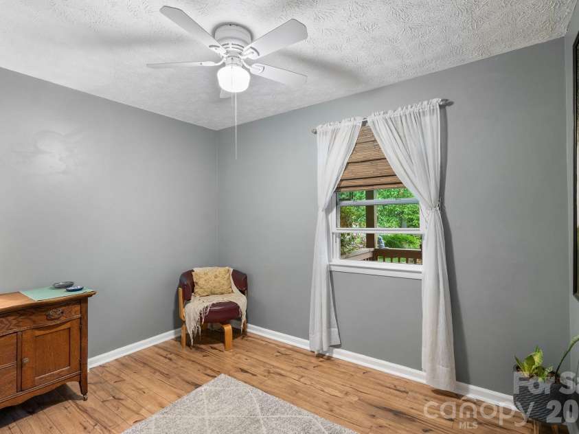 105 7th Street, Black Mountain, NC 28711.  MLS# CAR4379359, YatesRealty ID 25296. 