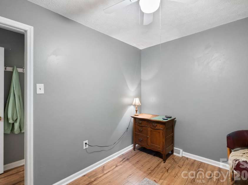 105 7th Street, Black Mountain, NC 28711.  MLS# CAR4379359, YatesRealty ID 25296. 