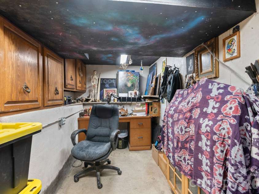 105 7th Street, Black Mountain, NC 28711.  MLS# CAR4379359, YatesRealty ID 25296. 
