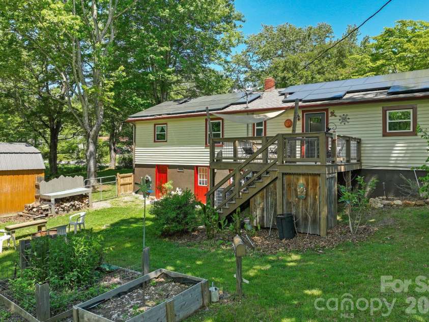 105 7th Street, Black Mountain, NC 28711.  MLS# CAR4379359, YatesRealty ID 25296. 