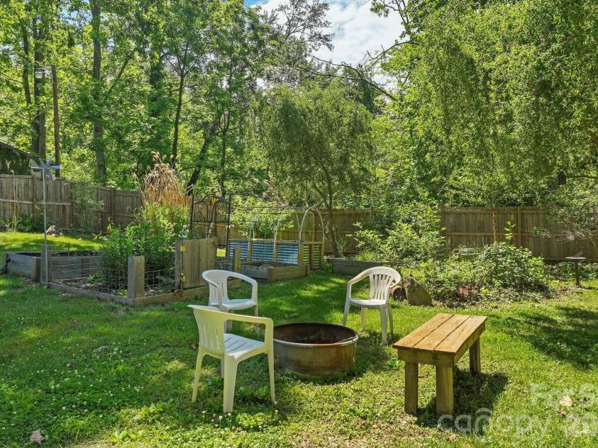 105 7th Street, Black Mountain, NC 28711.  MLS# CAR4379359, YatesRealty ID 25296. 