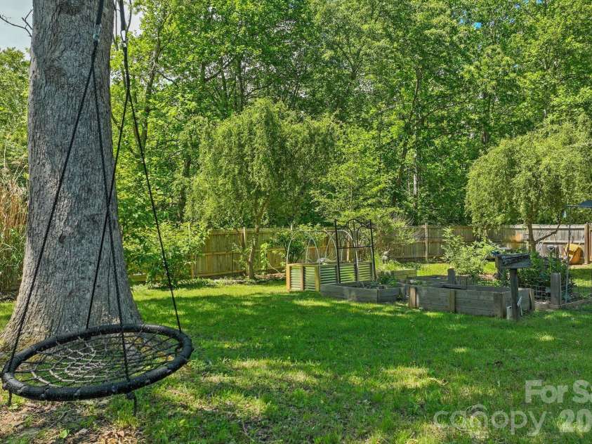 105 7th Street, Black Mountain, NC 28711.  MLS# CAR4379359, YatesRealty ID 25296. 