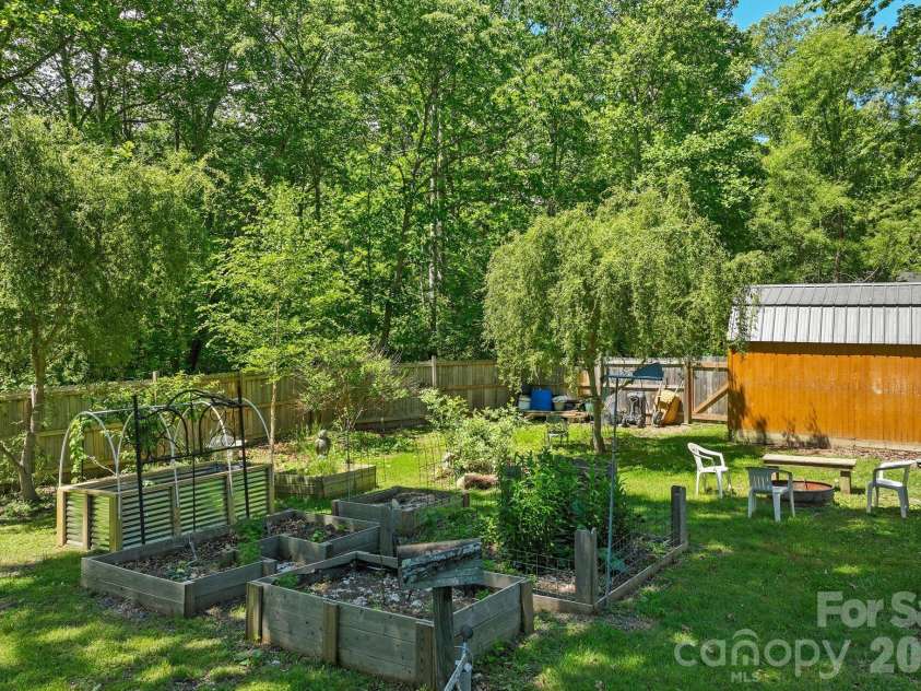 105 7th Street, Black Mountain, NC 28711.  MLS# CAR4379359, YatesRealty ID 25296. 