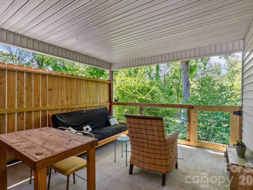 105 7th Street, Black Mountain, NC 28711.  MLS# CAR4379359, YatesRealty ID 25296. 