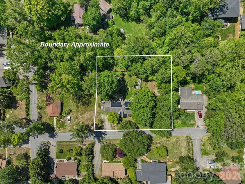 105 7th Street, Black Mountain, NC 28711.  MLS# CAR4379359, YatesRealty ID 25296. 