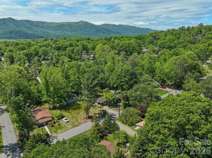 105 7th Street, Black Mountain, NC 28711.  MLS# CAR4379359, YatesRealty ID 25296. 