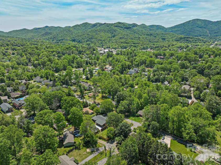 105 7th Street, Black Mountain, NC 28711.  MLS# CAR4379359, YatesRealty ID 25296. 