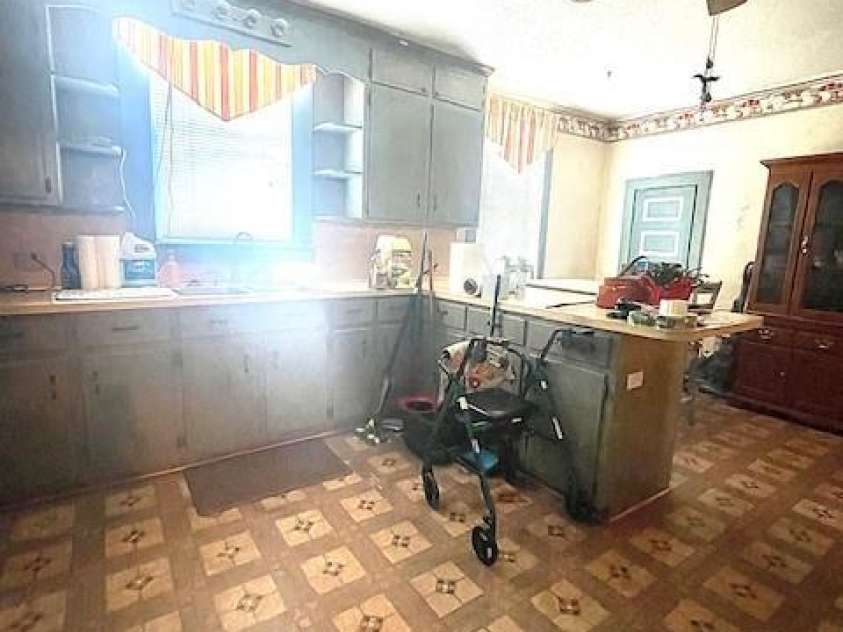 15 Rose Street, York, SC 29745.  MLS# CAR4266474, YatesRealty ID 25296. Kitchen