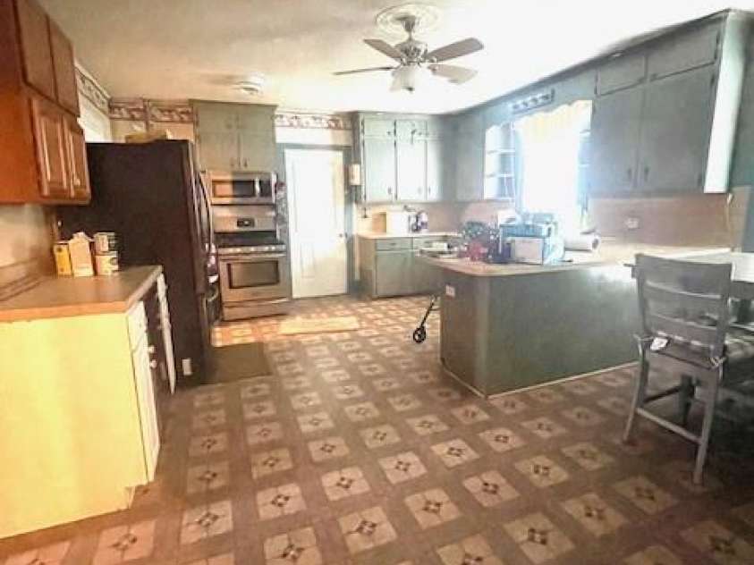 15 Rose Street, York, SC 29745.  MLS# CAR4266474, YatesRealty ID 25296. Kitchen