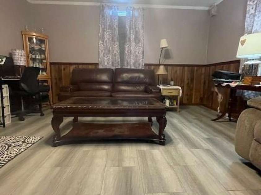 15 Rose Street, York, SC 29745.  MLS# CAR4266474, YatesRealty ID 25296. Living Room