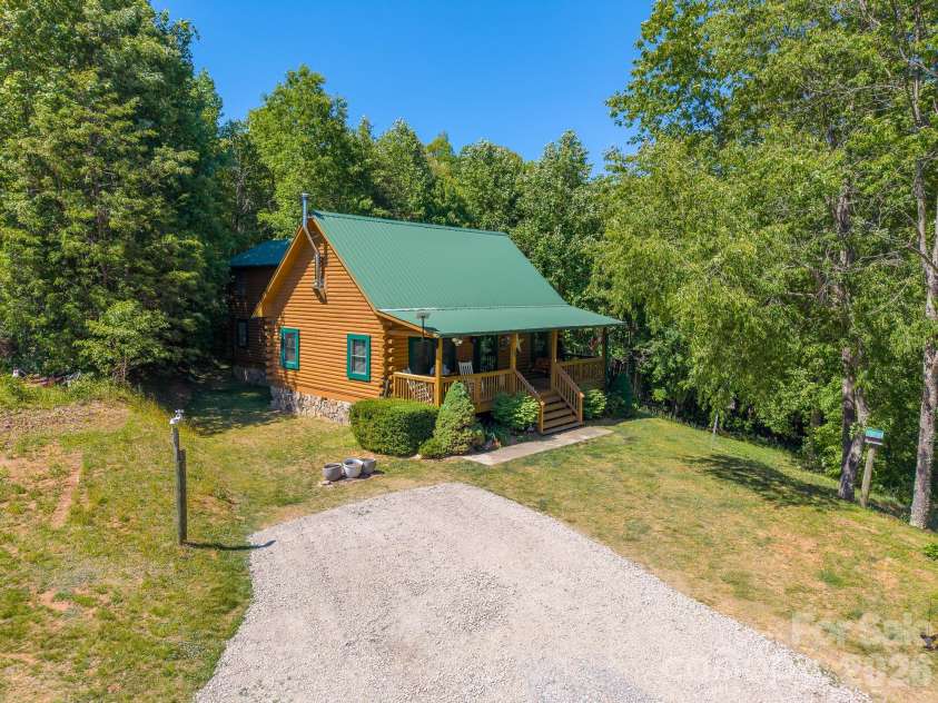 451 Rustic Ridge Drive, Canton, NC 28716.  MLS# CAR4384087, YatesRealty ID 25297. 