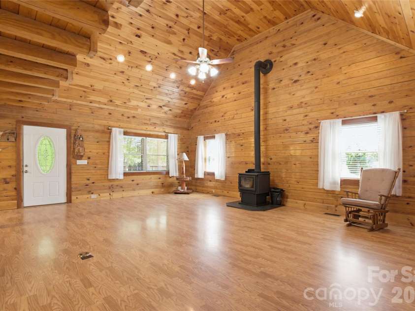 451 Rustic Ridge Drive, Canton, NC 28716.  MLS# CAR4384087, YatesRealty ID 25297. 