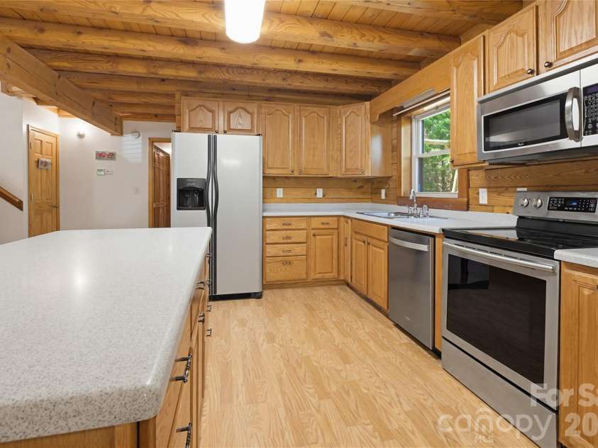 451 Rustic Ridge Drive, Canton, NC 28716.  MLS# CAR4384087, YatesRealty ID 25297. 