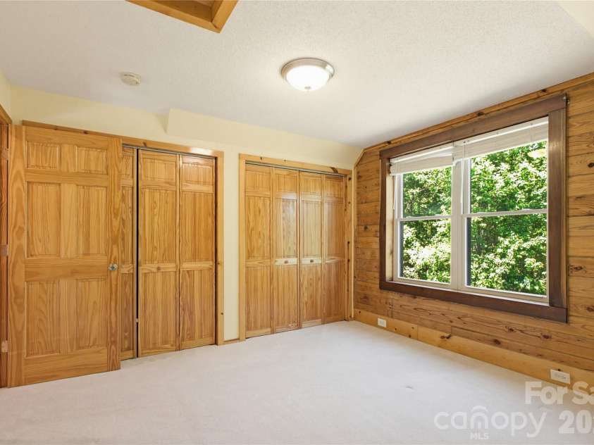 451 Rustic Ridge Drive, Canton, NC 28716.  MLS# CAR4384087, YatesRealty ID 25297. 