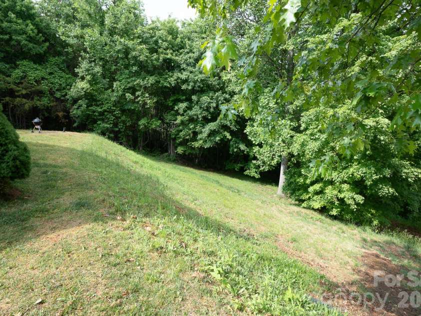 451 Rustic Ridge Drive, Canton, NC 28716.  MLS# CAR4384087, YatesRealty ID 25297. 
