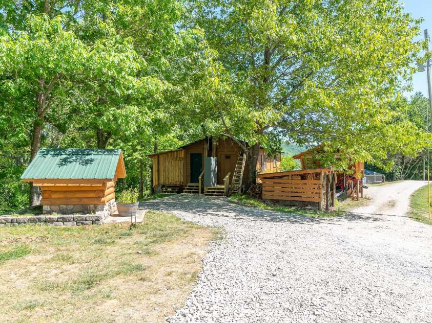 451 Rustic Ridge Drive, Canton, NC 28716.  MLS# CAR4384087, YatesRealty ID 25297. 