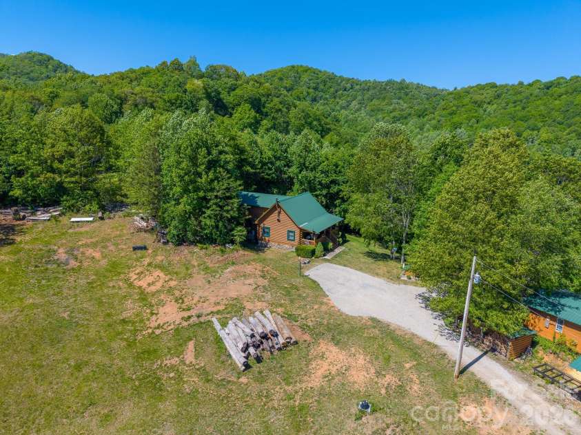 451 Rustic Ridge Drive, Canton, NC 28716.  MLS# CAR4384087, YatesRealty ID 25297. 