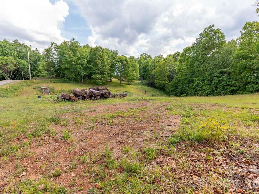 451 Rustic Ridge Drive, Canton, NC 28716.  MLS# CAR4384087, YatesRealty ID 25297. 