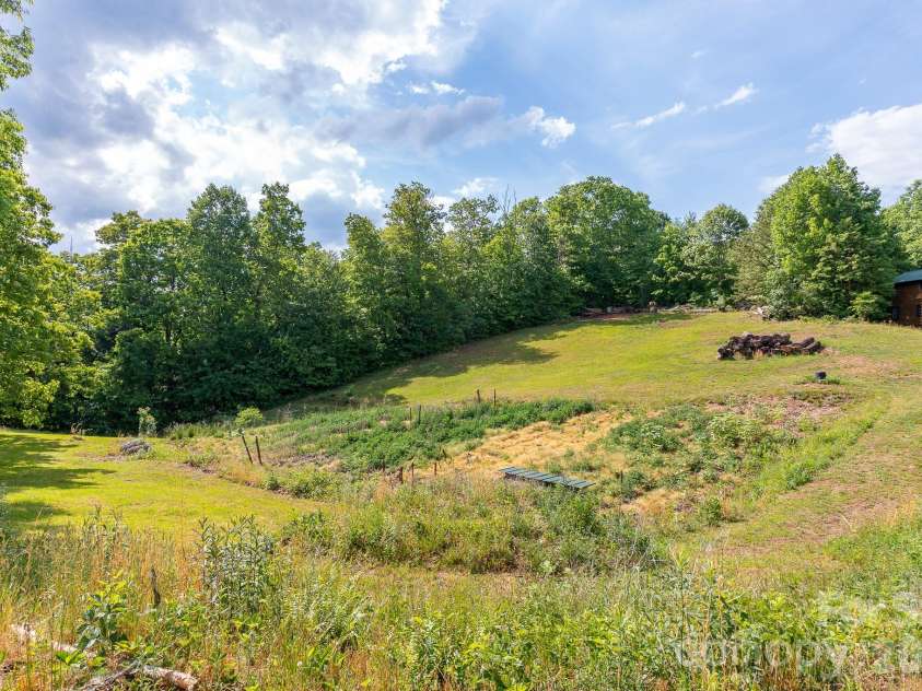 451 Rustic Ridge Drive, Canton, NC 28716.  MLS# CAR4384087, YatesRealty ID 25297. 