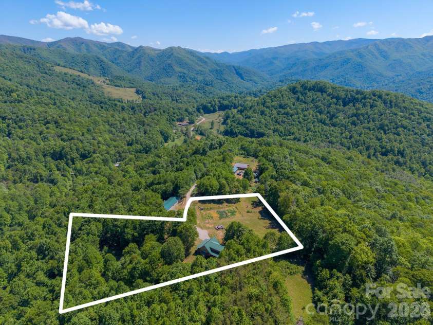 451 Rustic Ridge Drive, Canton, NC 28716.  MLS# CAR4384087, YatesRealty ID 25297. 