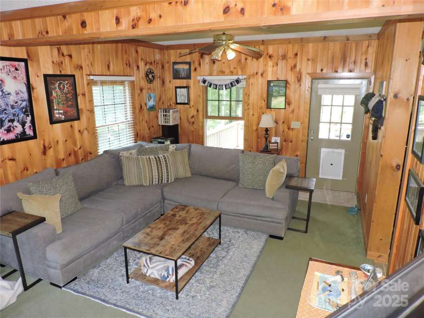 674 Johnson's River Bend Lane, Bakersville, NC 28705.  MLS# CAR4270013, YatesRealty ID 25297. 