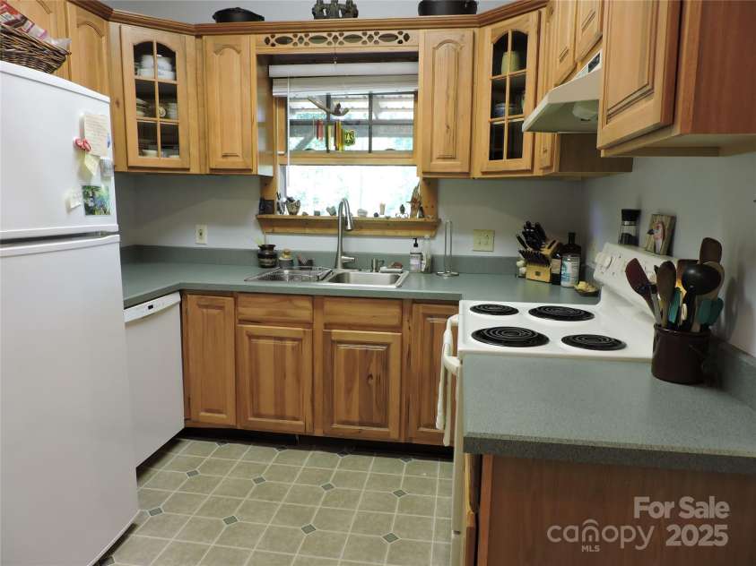 674 Johnson's River Bend Lane, Bakersville, NC 28705.  MLS# CAR4270013, YatesRealty ID 25297. 