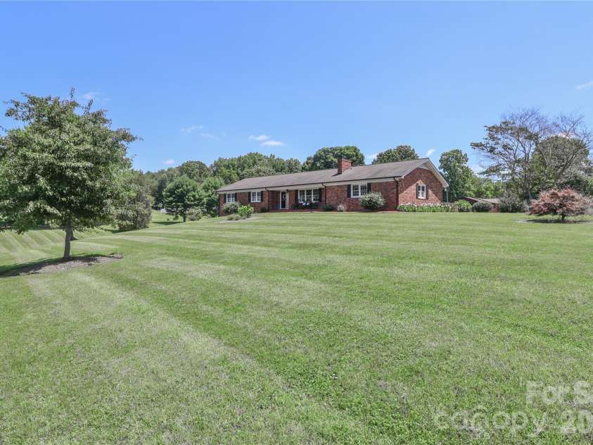 116 Deer Trail Road, Statesville, NC 28677.  MLS# CAR4272587, YatesRealty ID 25298. 