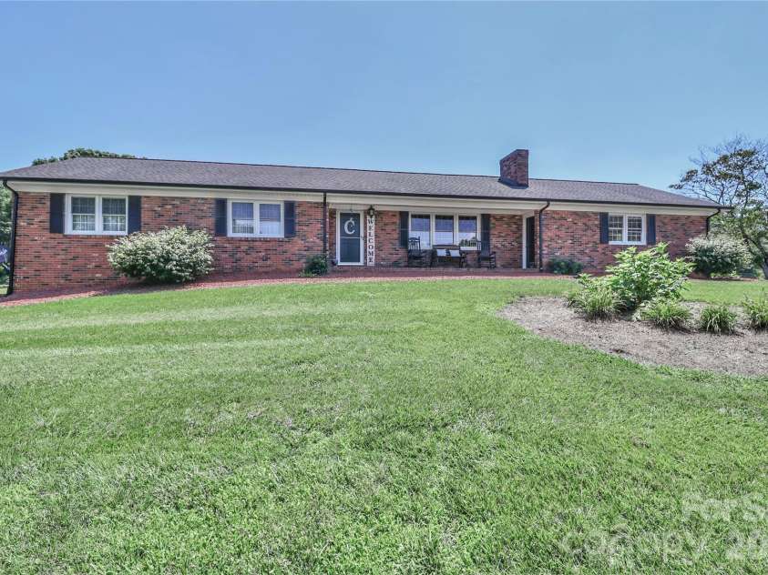 116 Deer Trail Road, Statesville, NC 28677.  MLS# CAR4272587, YatesRealty ID 25298. 