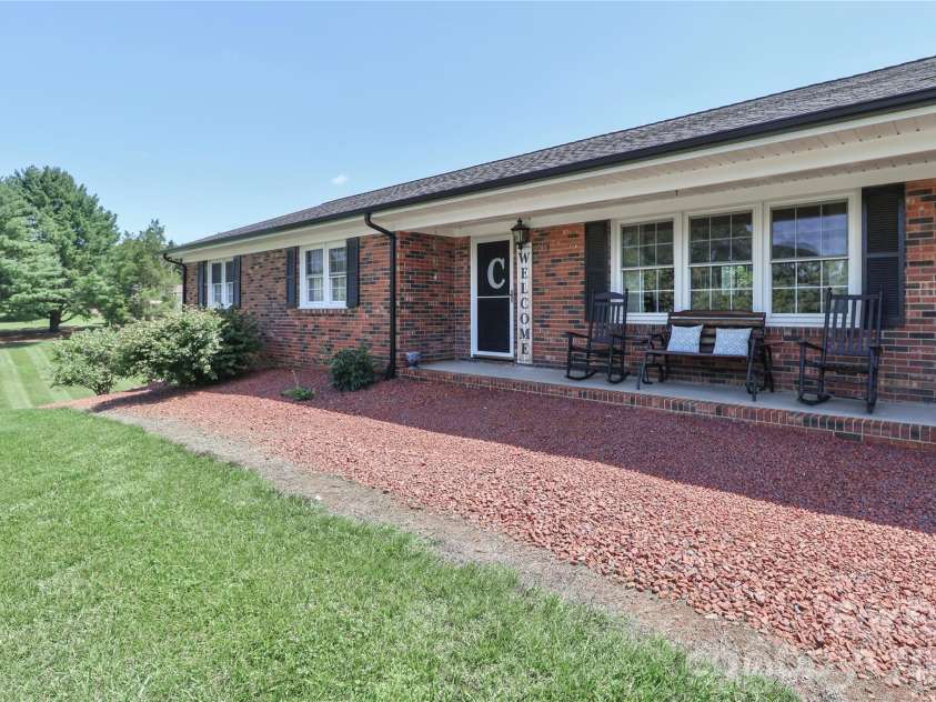 116 Deer Trail Road, Statesville, NC 28677.  MLS# CAR4272587, YatesRealty ID 25298. 