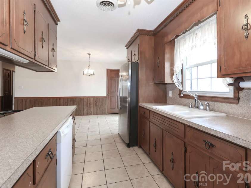 116 Deer Trail Road, Statesville, NC 28677.  MLS# CAR4272587, YatesRealty ID 25298. 