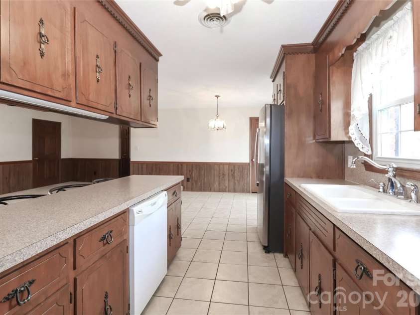 116 Deer Trail Road, Statesville, NC 28677.  MLS# CAR4272587, YatesRealty ID 25298. 
