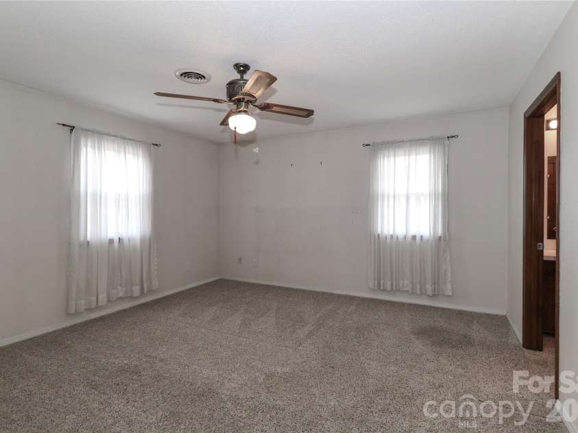 116 Deer Trail Road, Statesville, NC 28677.  MLS# CAR4272587, YatesRealty ID 25298. 