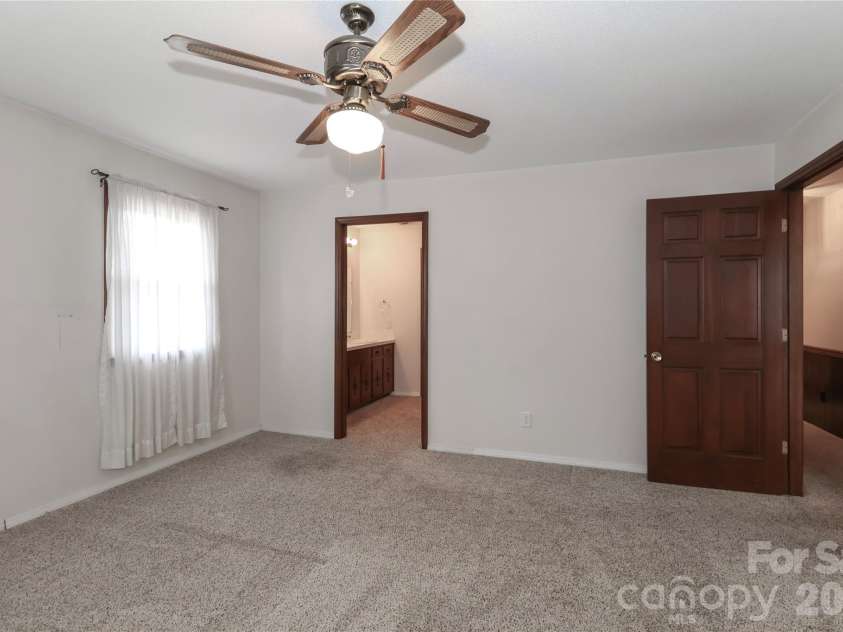 116 Deer Trail Road, Statesville, NC 28677.  MLS# CAR4272587, YatesRealty ID 25298. 