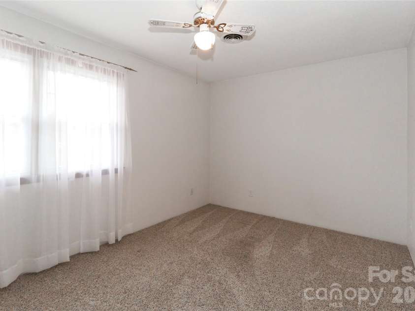 116 Deer Trail Road, Statesville, NC 28677.  MLS# CAR4272587, YatesRealty ID 25298. 