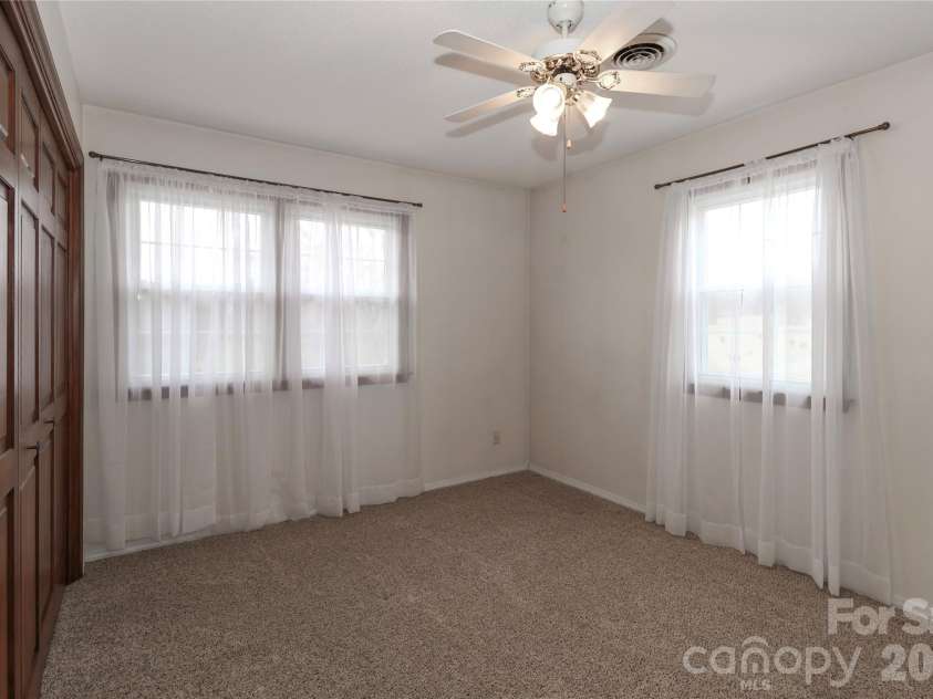 116 Deer Trail Road, Statesville, NC 28677.  MLS# CAR4272587, YatesRealty ID 25298. 