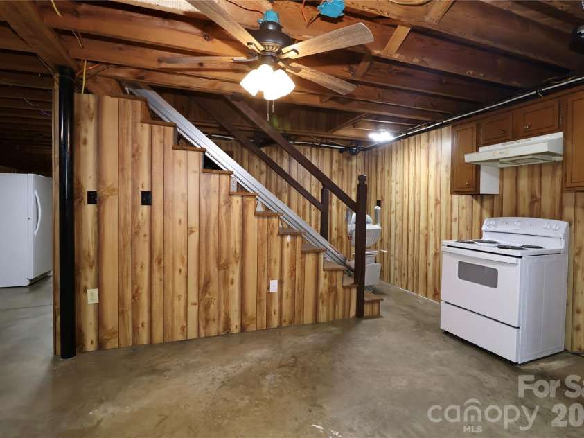 116 Deer Trail Road, Statesville, NC 28677.  MLS# CAR4272587, YatesRealty ID 25298. 