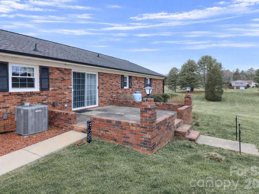 116 Deer Trail Road, Statesville, NC 28677.  MLS# CAR4272587, YatesRealty ID 25298. 