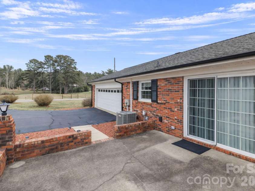 116 Deer Trail Road, Statesville, NC 28677.  MLS# CAR4272587, YatesRealty ID 25298. 