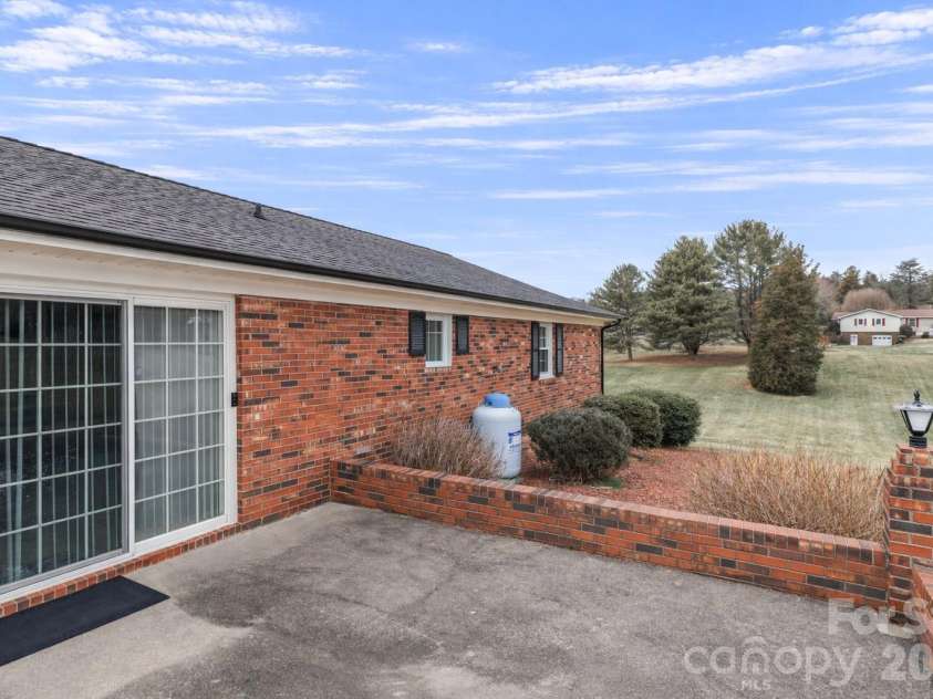 116 Deer Trail Road, Statesville, NC 28677.  MLS# CAR4272587, YatesRealty ID 25298. 
