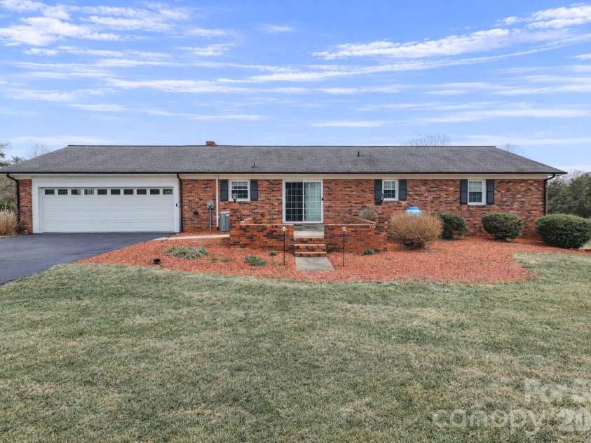 116 Deer Trail Road, Statesville, NC 28677.  MLS# CAR4272587, YatesRealty ID 25298. 