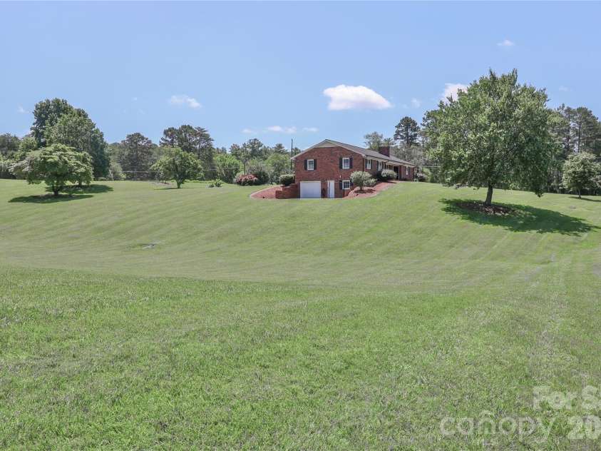116 Deer Trail Road, Statesville, NC 28677.  MLS# CAR4272587, YatesRealty ID 25298. 