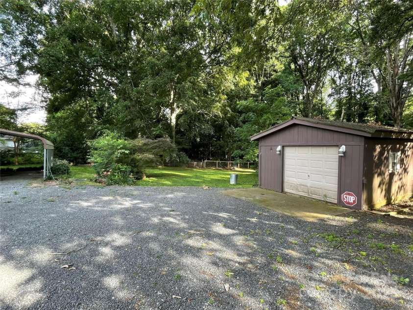 2411 Rebecca Avenue, Charlotte, NC 28208.  MLS# CAR4271832, YatesRealty ID 25298. 