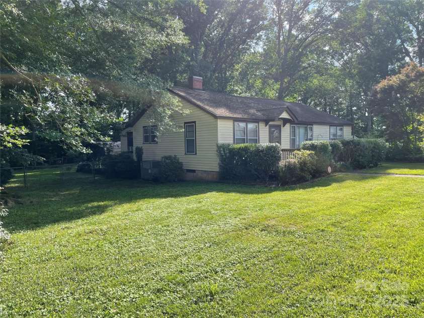 2411 Rebecca Avenue, Charlotte, NC 28208.  MLS# CAR4271832, YatesRealty ID 25298. 